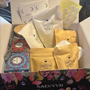 Candle
making set. Only used two.